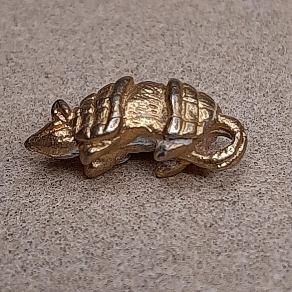 Vintage Figural Armadillo Animal metal lapel tac pin Gold/Brass-Tone